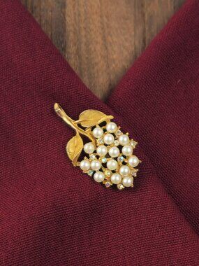 Gold Tone Brooch Faux Pearls & Iridescent Rhinestones in Grape Cluster, Vintage
